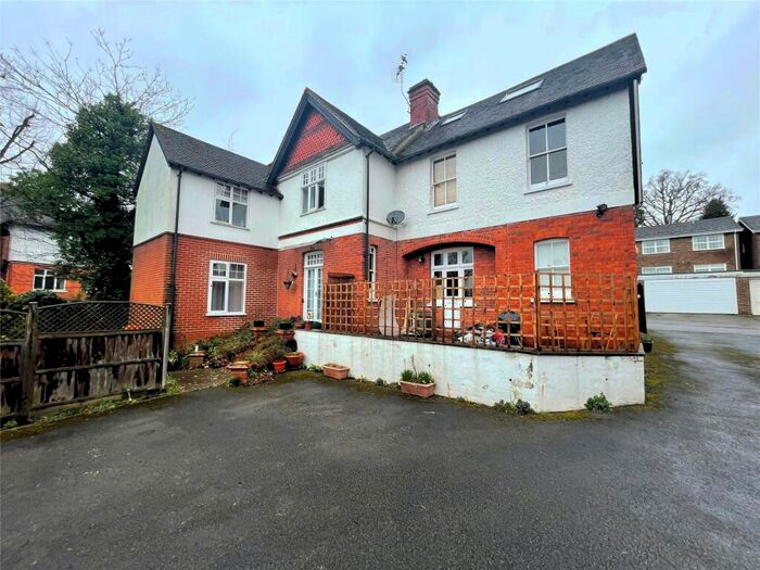 2 Bedroom Maisonette To Rent In Kings Grove, Maidenhead, Berkshire, SL6