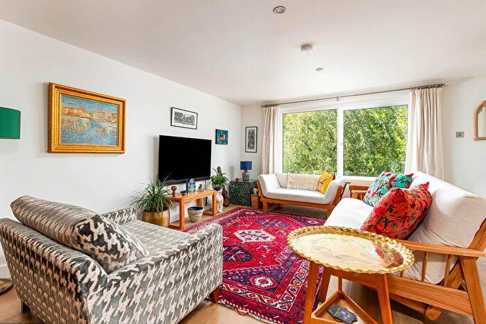 3 Bedroom Flat To Rent In Knoll Hill, Bristol, BS9