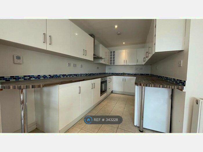 2 Bedroom Flat To Rent In Norwood High Street, London SE27