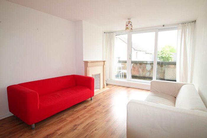 2 Bedroom Flat To Rent In Dykehead Place, Dundee, DD4