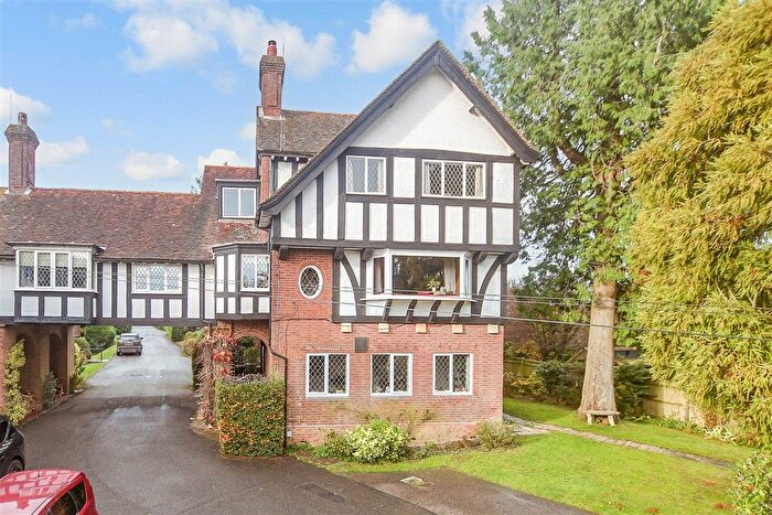 2 Bedroom Flat For Sale In Trulls Hatch, Argos Hil, Crowborough, East Sussex, TN6