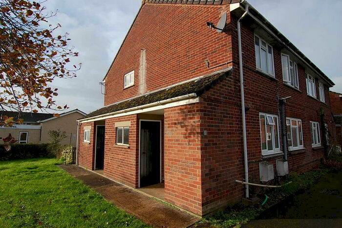 2 Bedroom Apartment To Rent In Queensway, SN12