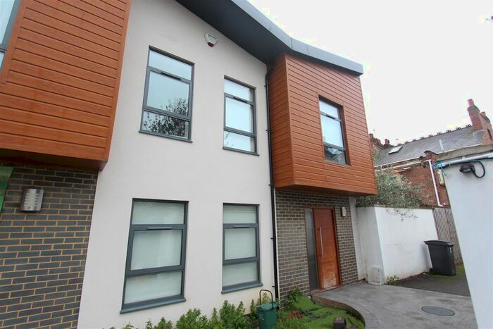 2 Bedroom End Of Terrace House To Rent In Homelink Terrace, Wood Green, N22