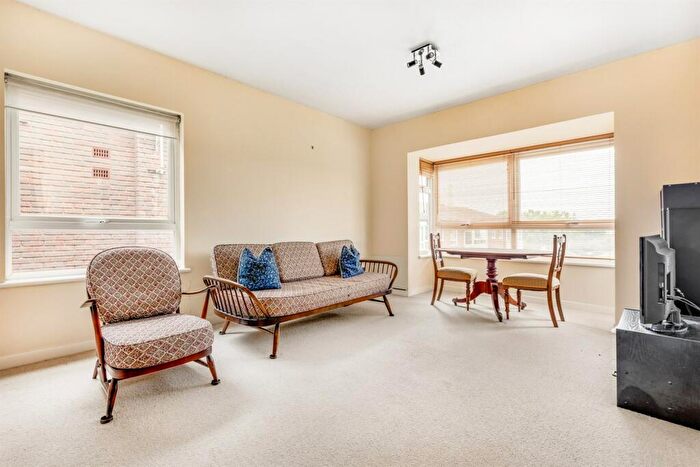 1 Bedroom Flat To Rent In Carters Close, Worcester Park, KT4