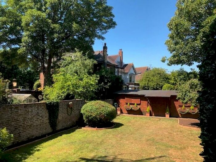 2 Bedroom Apartment To Rent In The Drive, Hove, BN3