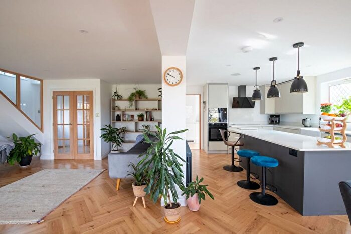 4 Bedroom Detached House For Sale In Thellusson Way, Rickmansworth, WD3