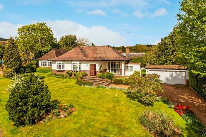 4 Bedroom Chalet For Sale In Pilgrims Close, Westhumble, RH5