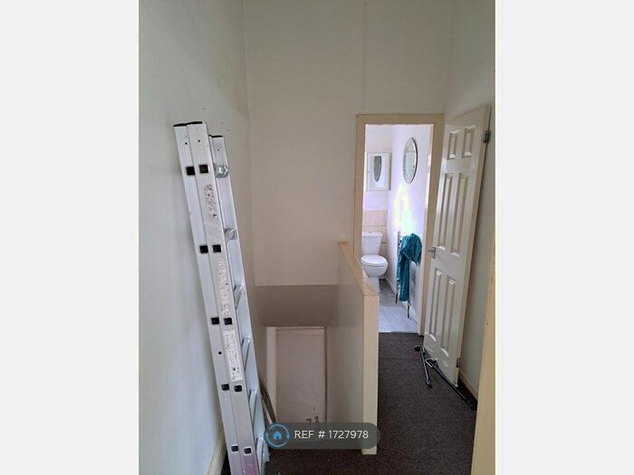 2 Bedroom Terraced House To Rent In Hollins Road, Oldham, OL8