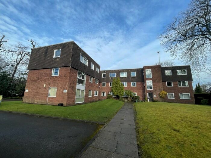 2 Bedroom Flat To Rent In Ravenswood Court, Bramhall Lane, Davenport, SK3