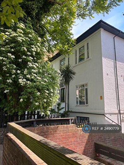 3 Bedroom Flat To Rent In Brondesbury Road, London, NW6