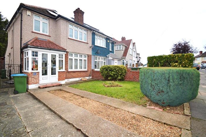 3 Bedroom Semi Detached House For Sale In Welton Road, London, SE18