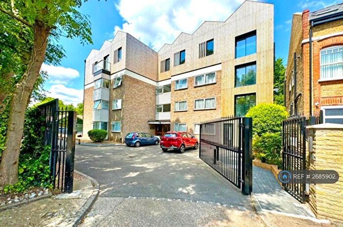 3 Bedroom Flat To Rent In Greenway Court, Ilford, IG1
