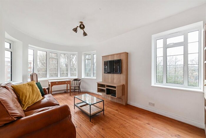 1 Bedroom Flat For Sale In Wyke Road, Raynes Park, SW20