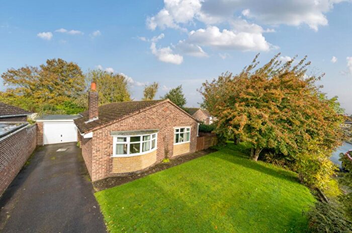 3 Bedroom Detached Bungalow For Sale In Flaxwell Way, Leasingham, NG34