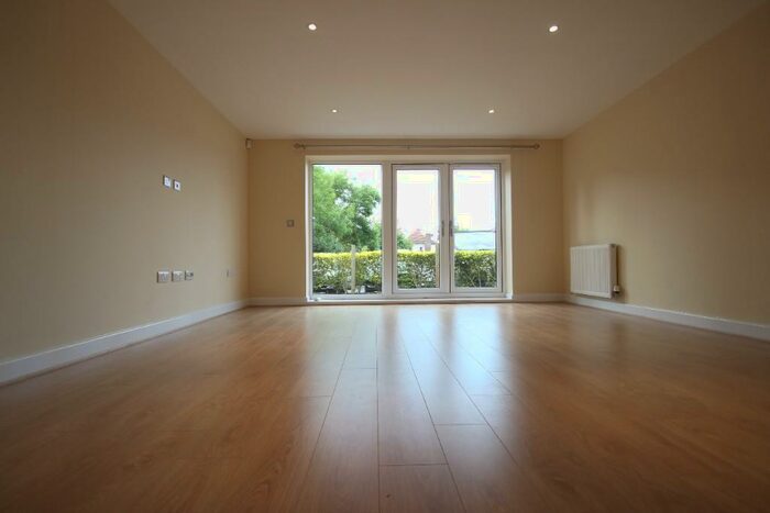 2 Bedroom Apartment To Rent In Homefield Place, Croydon, London, CR0