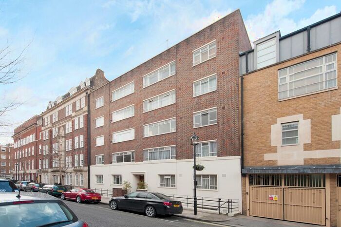 2 Bedroom Flat To Rent In Waverley Court, - Beaumont Street, London, W1G