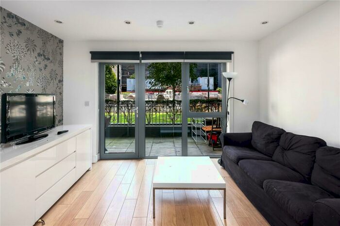 3 Bedroom Flat To Rent In Hodgeson House, Christian Street, London, E1