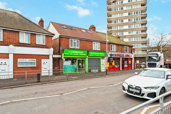 1 Bedroom Flat To Rent In Cambridge Road, Kingston Upon Thames, KT1