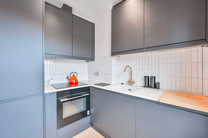 1 Bedroom Flat For Sale In Beethoven Street, Queen's Park, London, W10