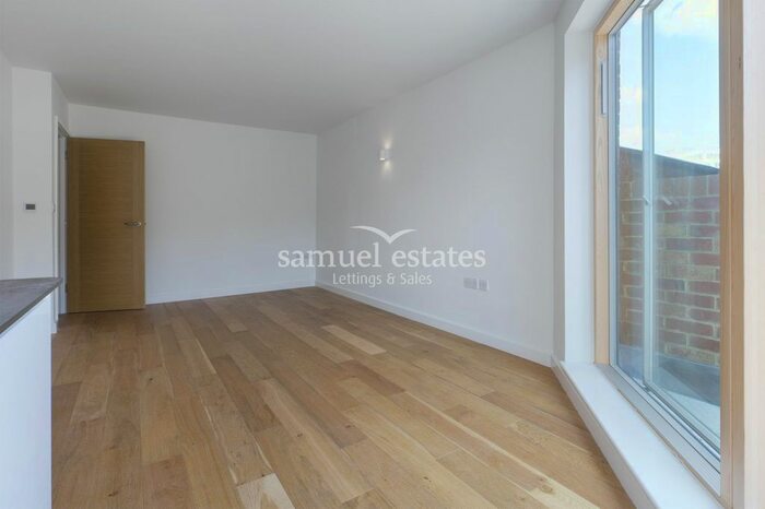 1 Bedroom Flat To Rent In Beulah Road, Wimbledon, SW19