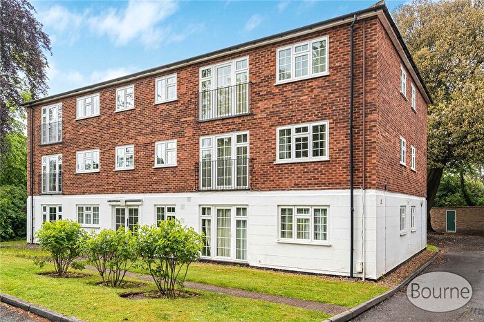 1 Bedroom Flat For Sale In Freshborough Court, Lower Edgeborough, Road, Guildford, GU1