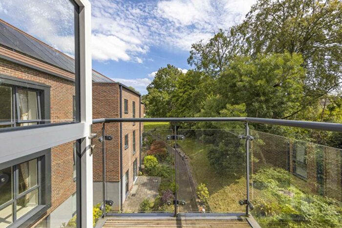 1 Bedroom Retirement Property For Sale In London Road, Guildford, GU1