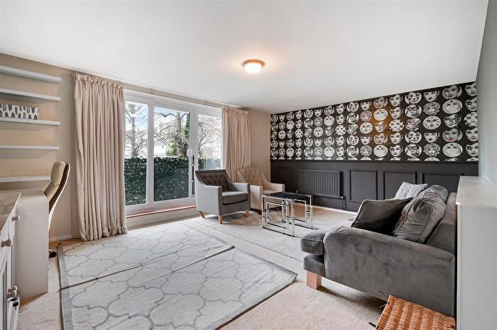 2 Bedroom Flat To Rent In Lansdowne Road, West Wimbledon, SW20