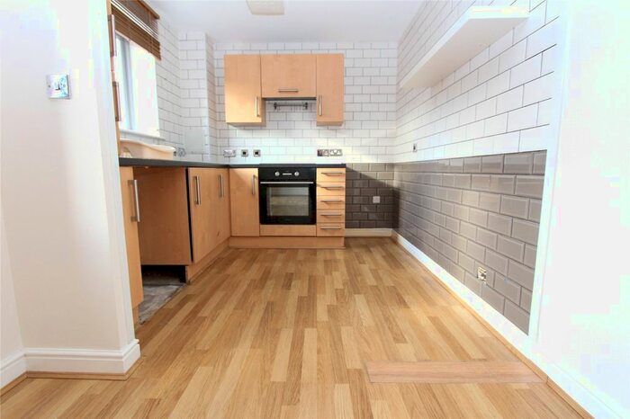 2 Bedroom Flat To Rent In Millicent Grove, Palmers Green, London, N13