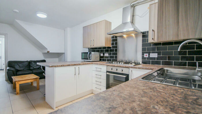 6 Bedroom Terraced House To Rent In Dawlish Road - Ensuite Student Property, B29