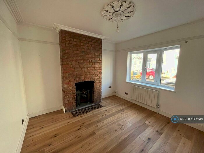 3 Bedroom Terraced House To Rent In Oak Road, Bristol, BS7