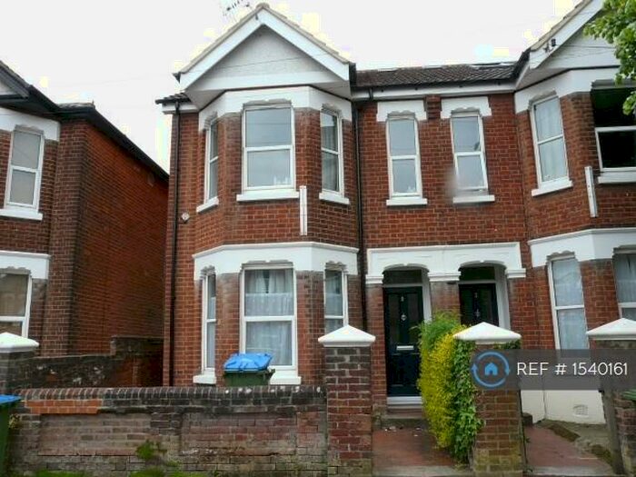 6 Bedroom Semi-Detached House To Rent In Harborough Road, Southampton, SO15