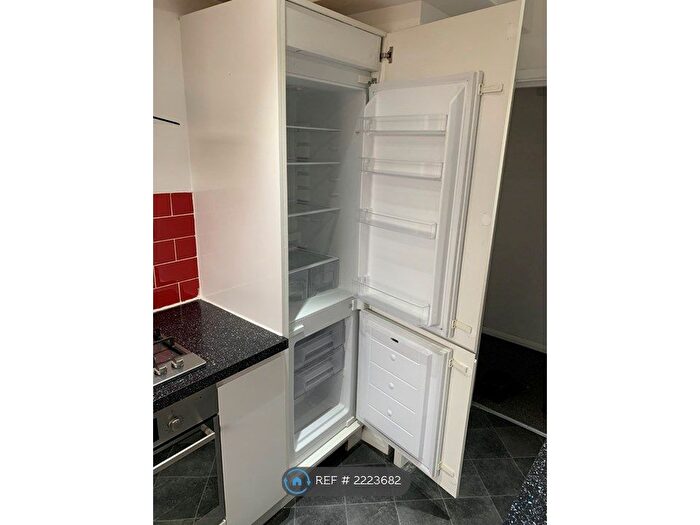 1 Bedroom Flat To Rent In Abinger Lodge, Lancing, BN15