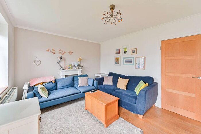3 Bedroom Flat For Sale In Callingham House, Clapham North, London, SW4