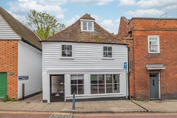 4 Bedroom Semi Detached House For Sale In Tanners Street, Faversham, Kent, ME13