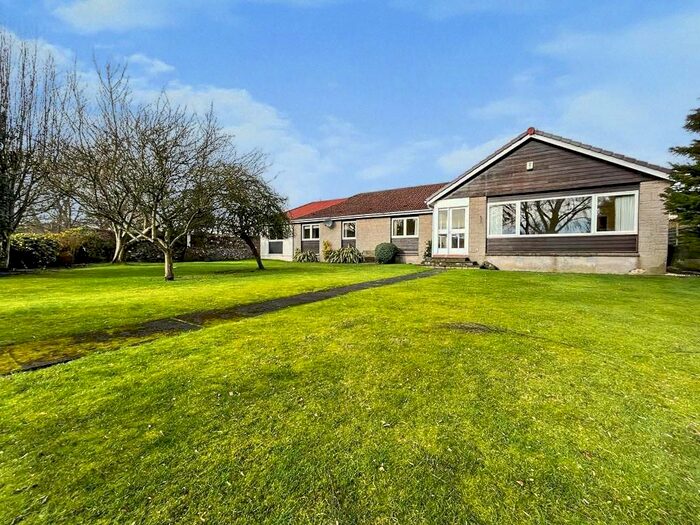 5 Bedroom Bungalow To Rent In Kirk Wynd, Strathmiglo, Cupar, KY14