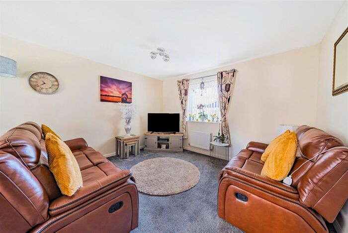 2 Bedroom Flat For Sale In Naiad Road, Pentrechwyth, Swansea, SA1