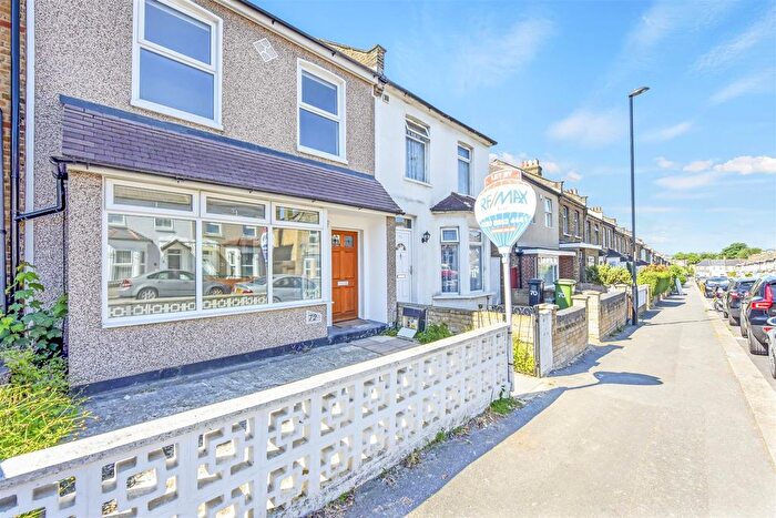3 Bedroom Property To Rent In Killearn Road, London, SE6