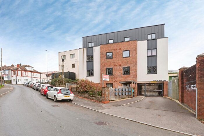 2 Bedroom Flat For Sale In Netham Road, Bristol, BS5