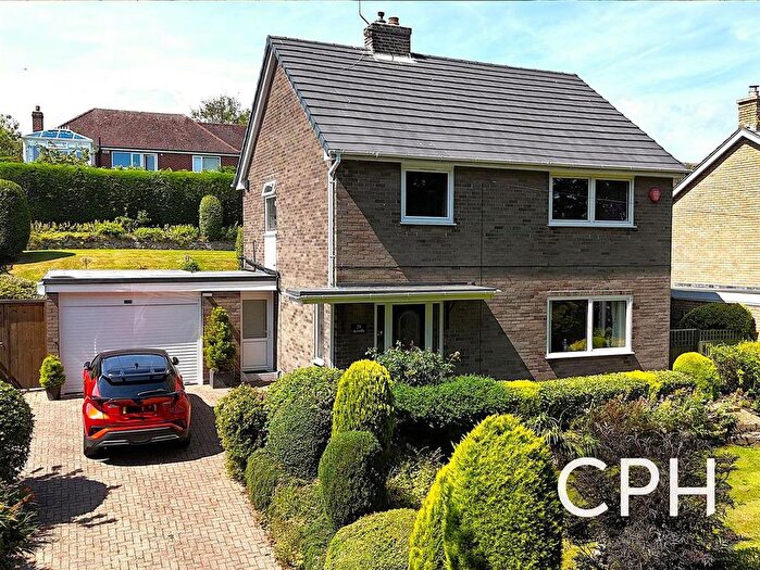 3 Bedroom Property For Sale In Stepney Drive, Scarborough, YO12