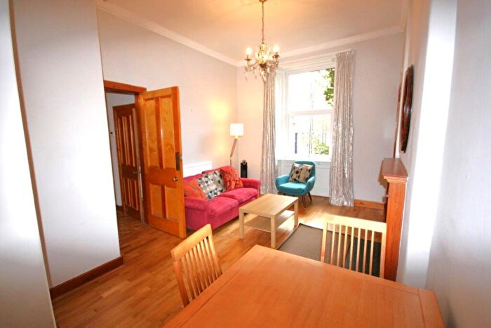 1 Bedroom Flat To Rent In Tay Street, Edinburgh, EH11