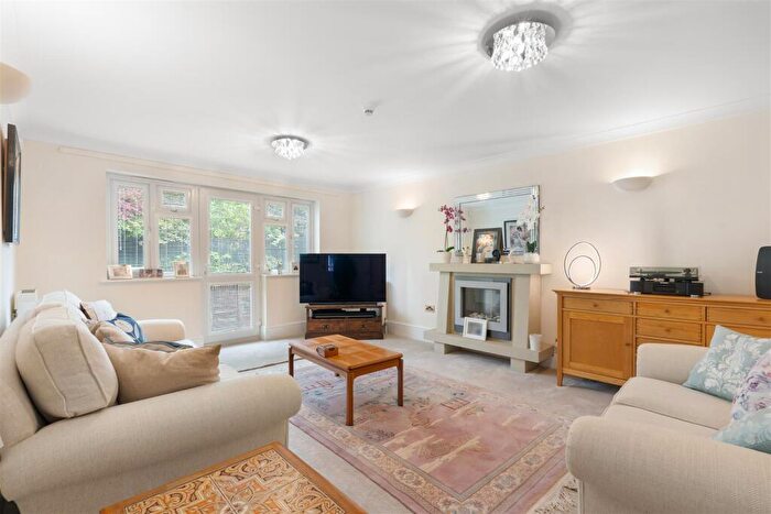4 Bedroom Detached House For Sale In The Birches, Ampthill Road, Flitwick, MK45