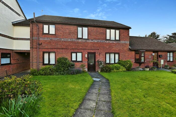 2 Bedroom Flat For Sale In Birch Close, Markfield, LE67