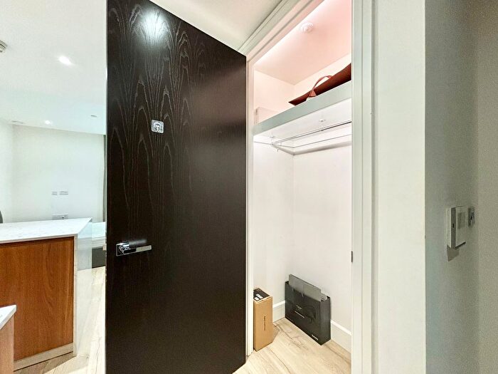 Studio To Rent In Stable Walk, London, E1