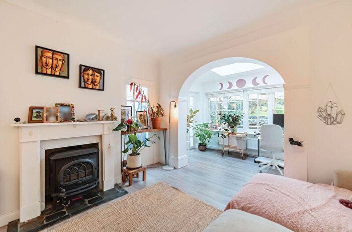 2 Bedroom Detached Bungalow For Sale In Valley Road, Kenley, CR8