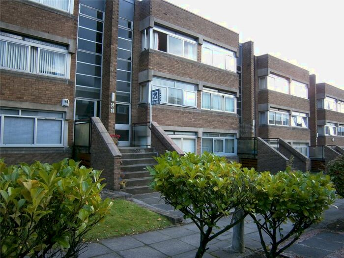 2 Bedroom Flat To Rent In Dirleton Place, Glasgow, G41