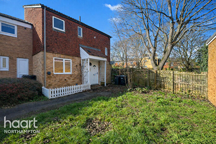 4 Bedroom End Of Terrace House For Sale In Ham Meadow Drive, Northampton, NN3