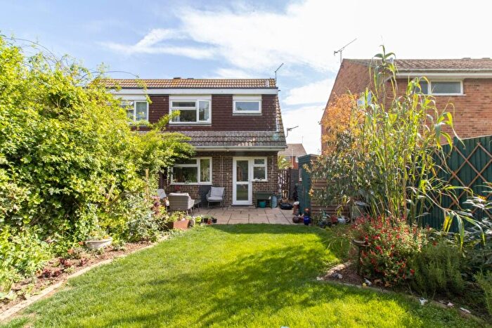 3 Bedroom Semi Detached House For Sale In Chestnut Drive, Broadstairs, CT10