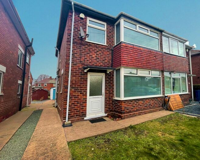 3 Bedroom Semi-Detached House To Rent In Harrowden Road, Doncaster, DN2