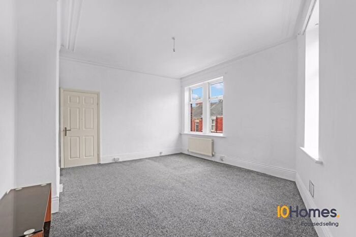 3 Bedroom Flat For Sale In Northbourne Street, Gateshead, NE8