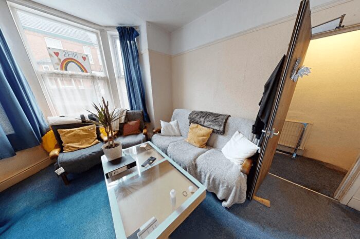 4 Bedroom Semi-Detached House To Rent In Teversal Avenue, Lenton, NG7
